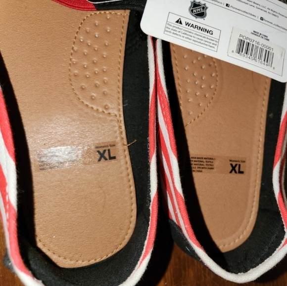 NWT Women's Chicago Blackhawks canvas shoes - Picture 7 of 9